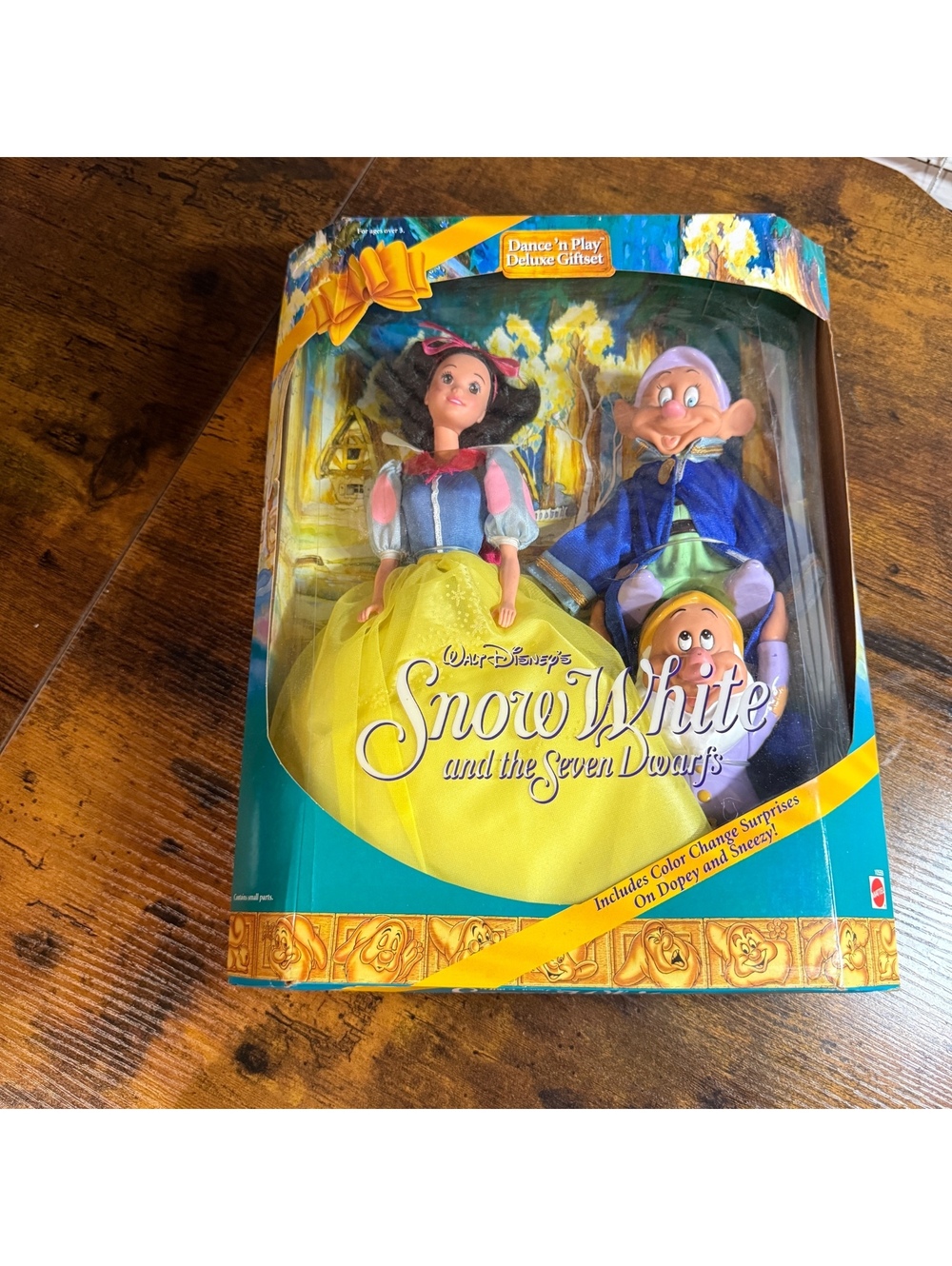 Walt Disney's Snow White and the Seven Dwarfs Dance 'n Play Deluxe Giftset